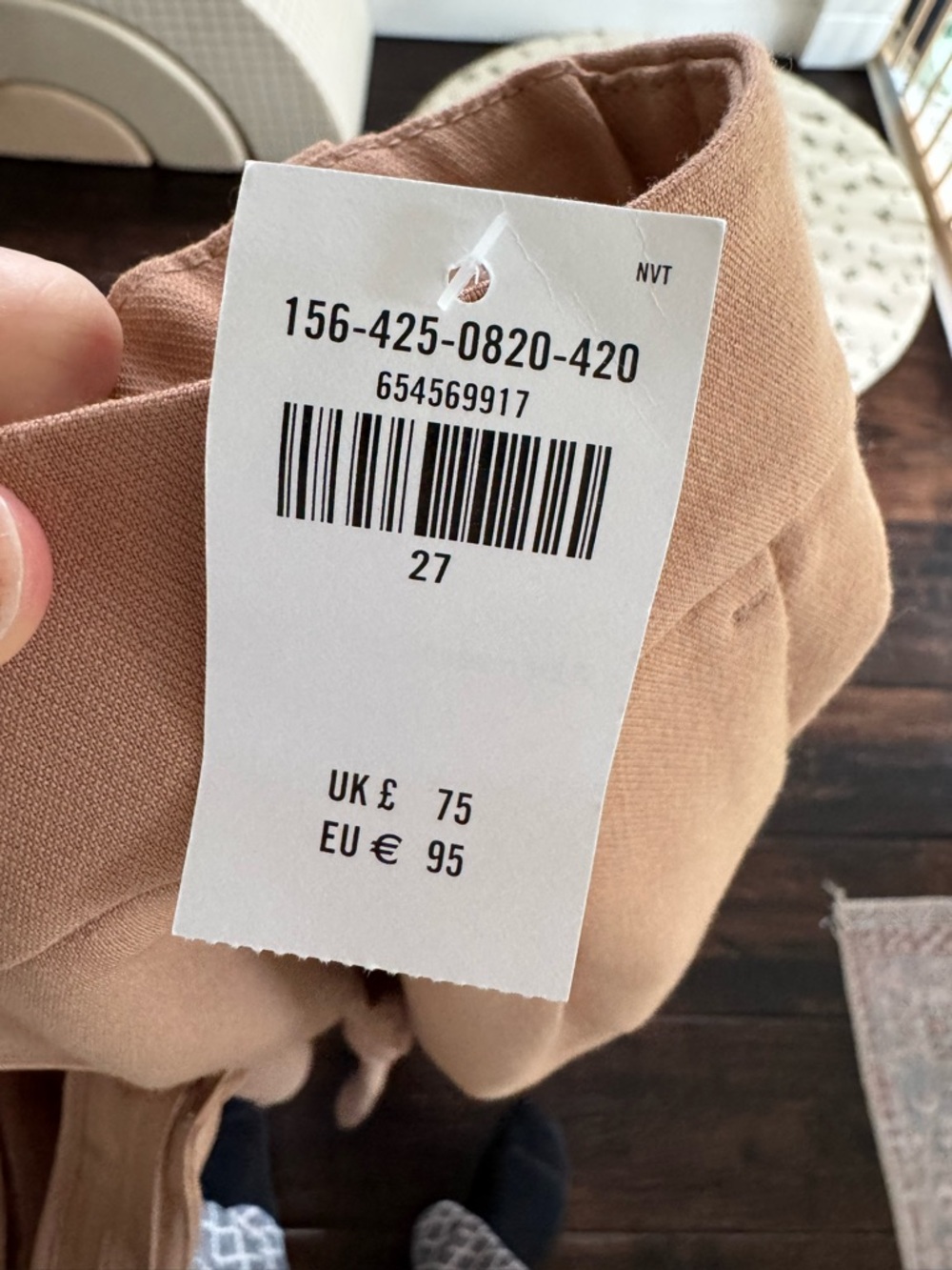 Abercrombie & Fitch Wide Leg Pants in Tan with Black Graphic Tee - Picture 2 of 3